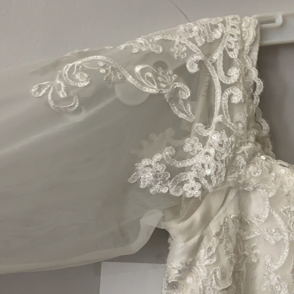 Plus size wedding dress - Picture 4 of 11